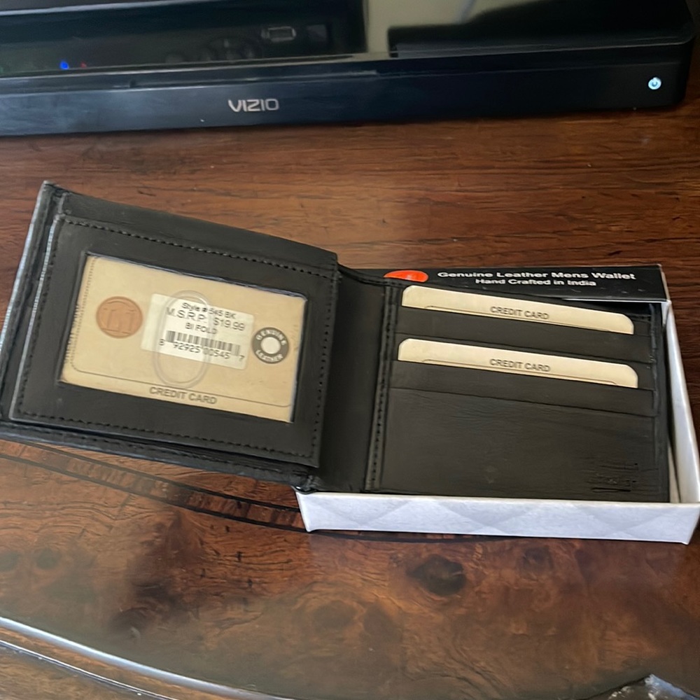 Men’s leather wallet new with tag